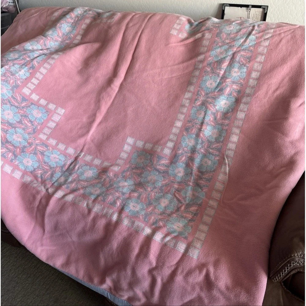 Vintage Cotton Indian blanket brand Chicago reversible floral queen RARE floral